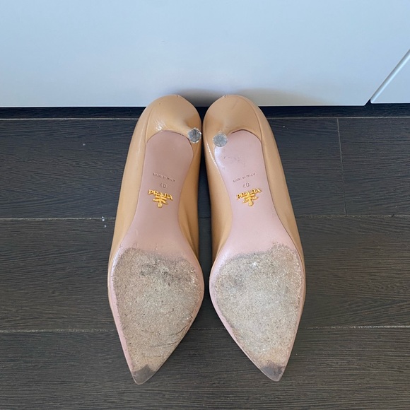 PRADA SAFFIANO TEXTURED PATENT LEATHER PUMP- SIZE 40 - Picture 6 of 7